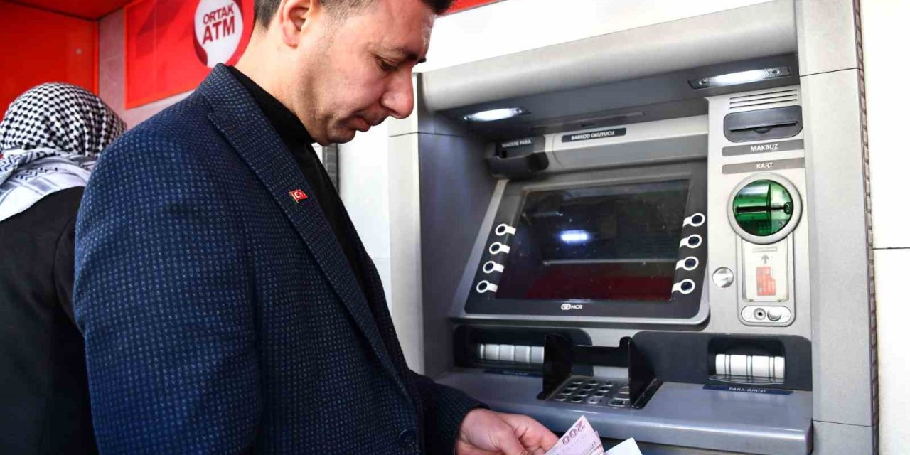 Siverekli Gazi Bir Aylık Maaşını Depremzedelere Bağışladı