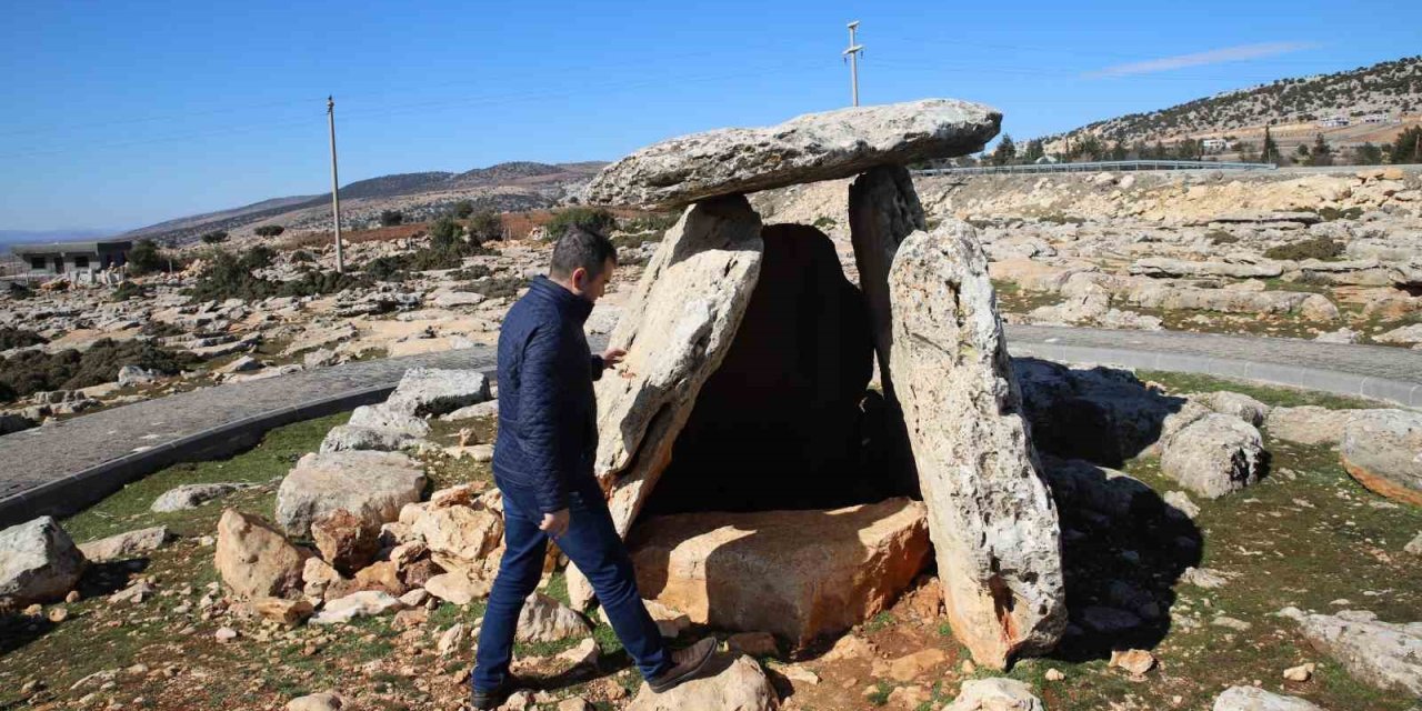Binaları Yerle Bir Eden Deprem Dolmen Mezarlara Hasar Vermedi