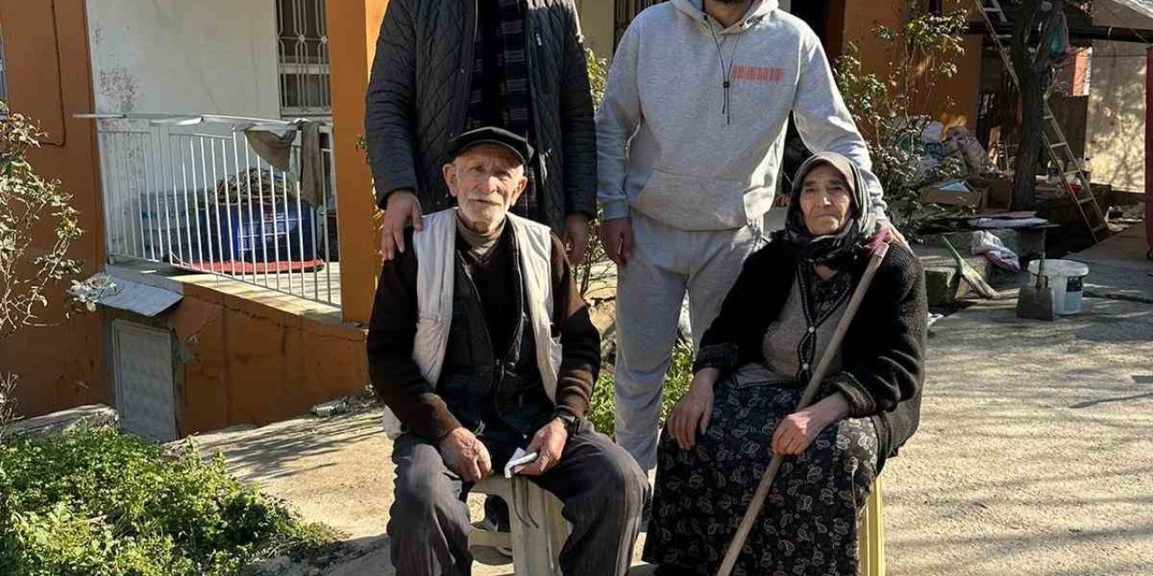 Ünlü Şef Can, 30 Kişilik Ekibiyle Depremzedelere Yemek Dağıttı