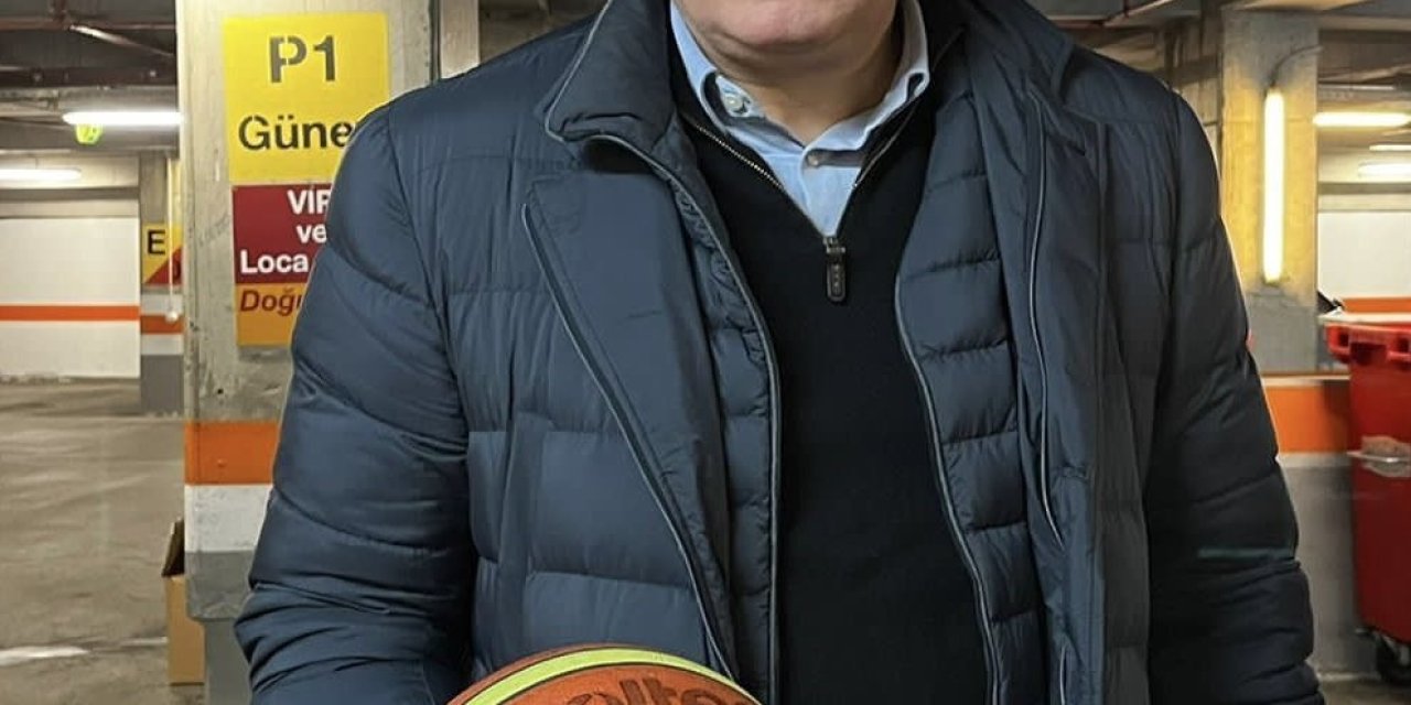 Ekrem Memnun, Şampiyonluk Topunu Depremzedeler İçin Bağışladı