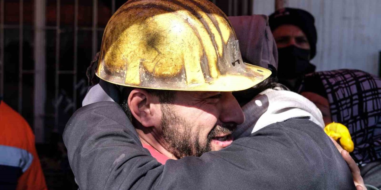 11.günde 248.saatte Kurtarılan Aleyna Ölmez’in Yakınları Madencilere Sarılıp Ağladı