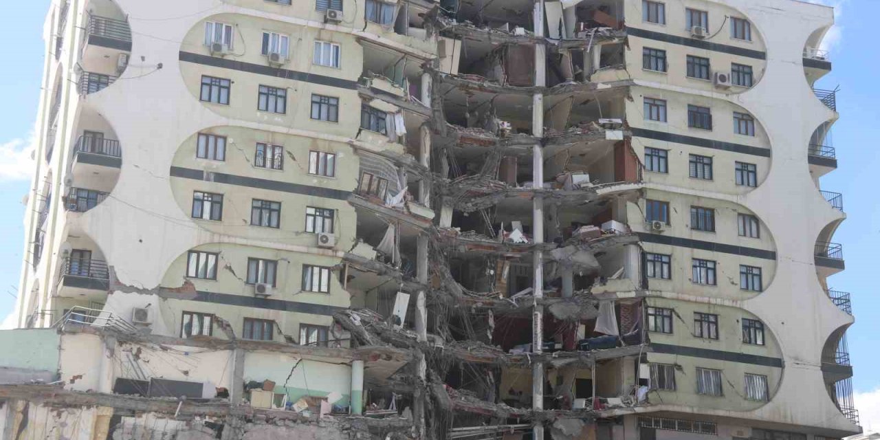 Diyarbakır’da 3 Noktada Enkaz Çalışmaları Devam Ediyor