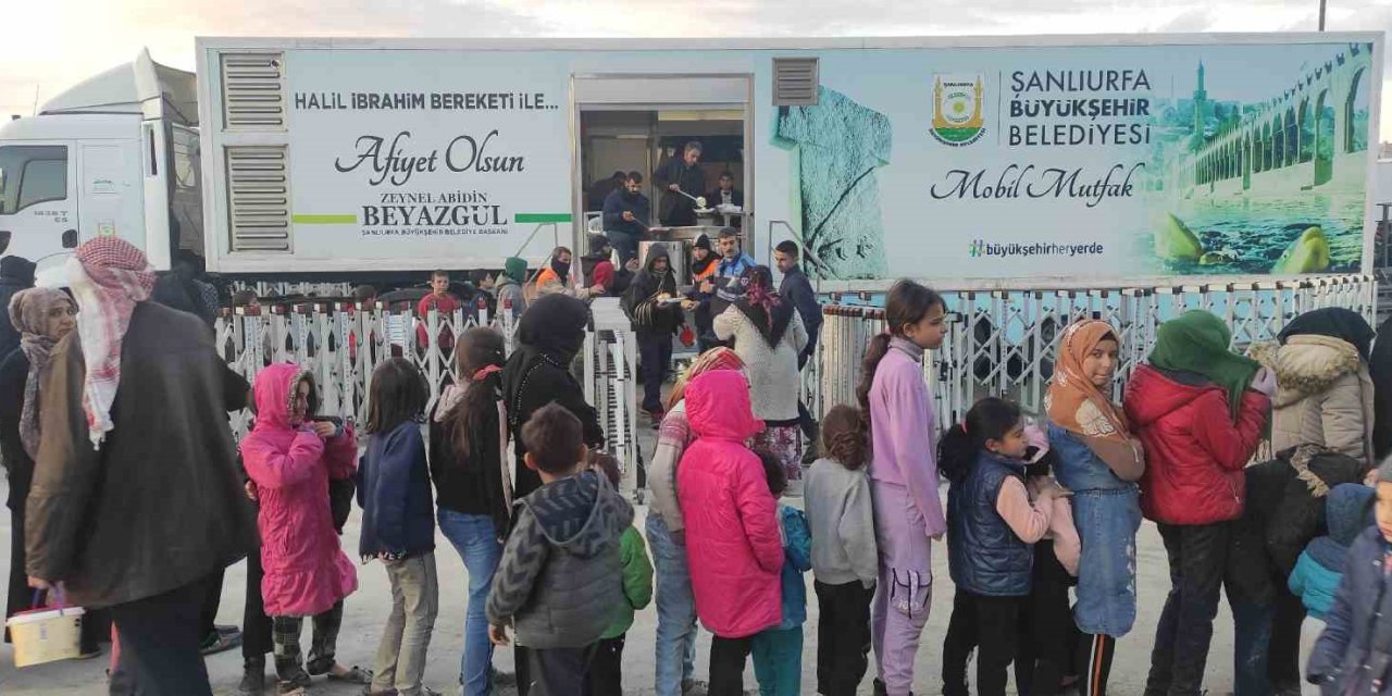 Her Gün Binlerce Depremzedeye Sıcak Yemek