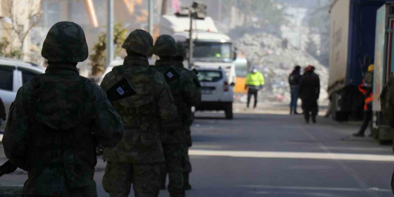 Mehmetçik Deprem Bölgesinde Nöbette