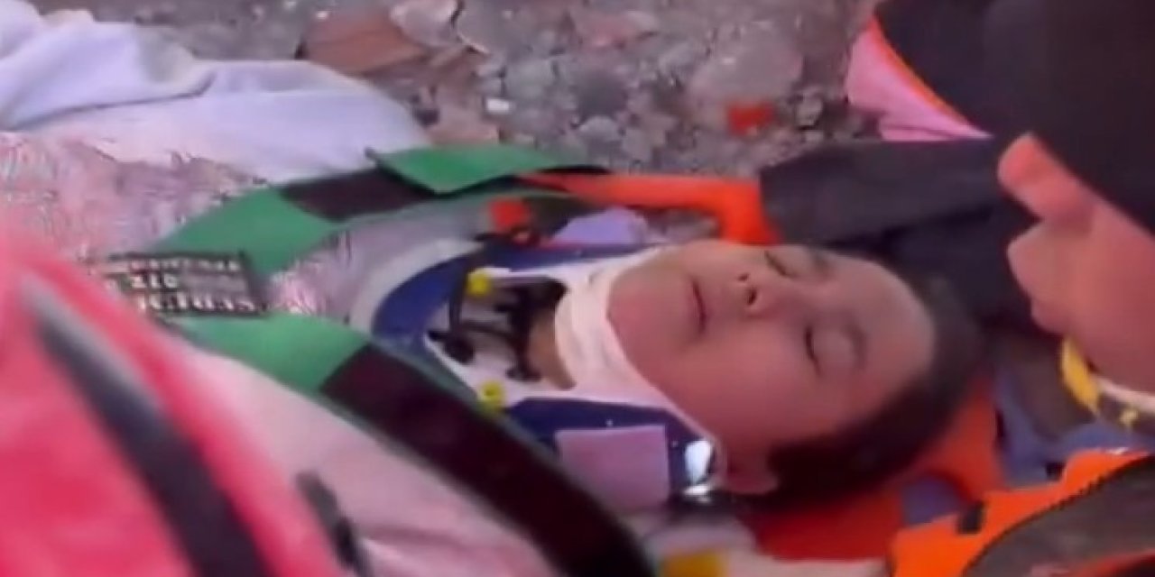 Depremin 11. Gününde 248. Saatte 17 Yaşındaki Kız Enkazdan Sağ Çıkarıldı