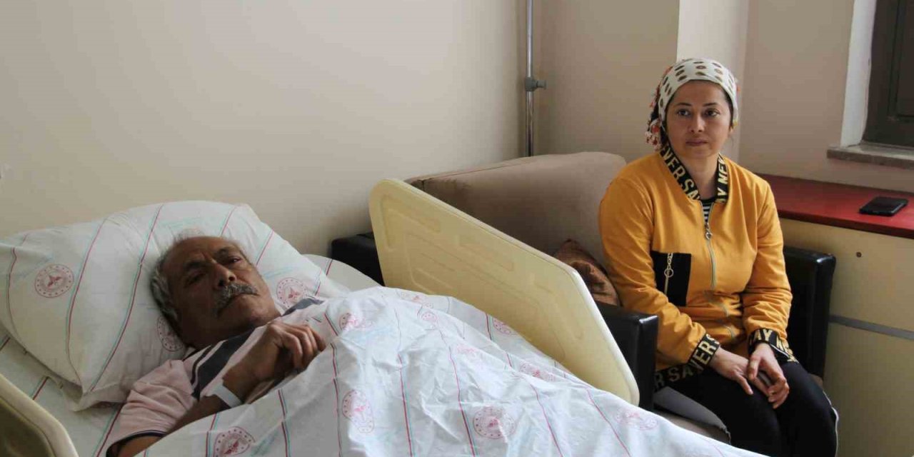 Depremden Sağ Kurtulan Kadın: "Şiddetli Deprem Bizi Yataktan Attı"