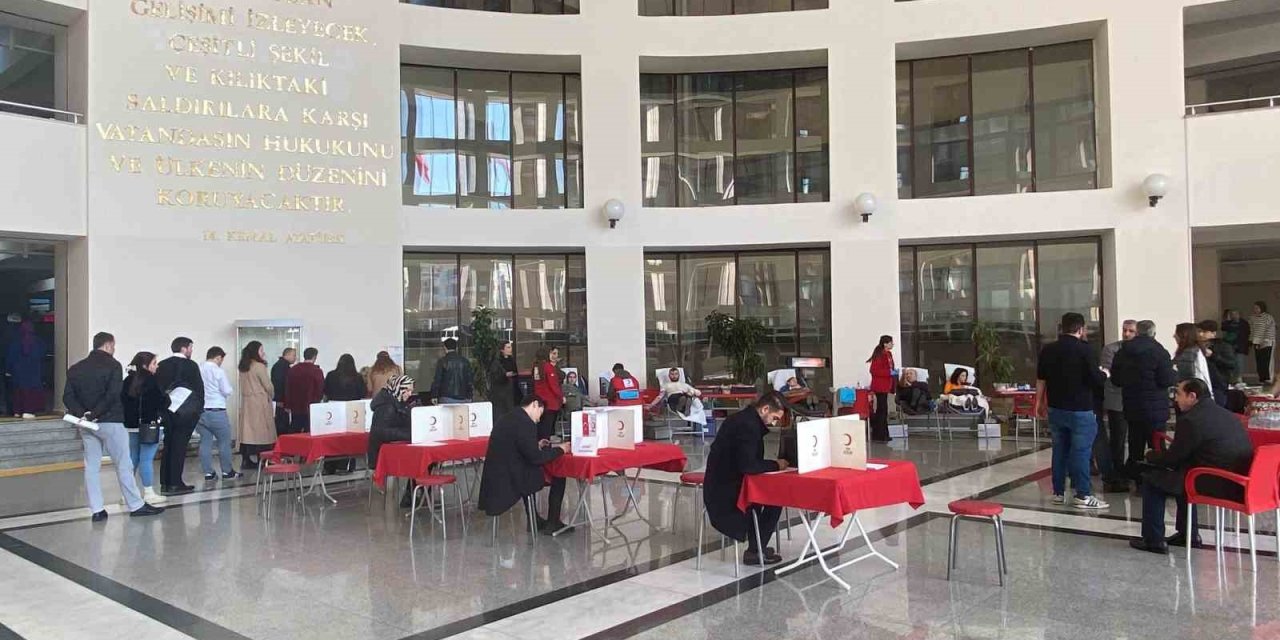 Bakırköy Adalet Sarayı’nda Depremzedeler İçin Kan Verme Noktası Kuruldu