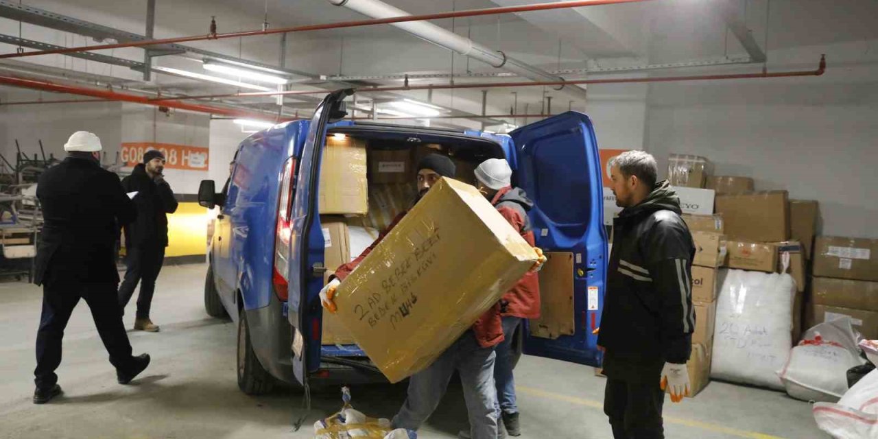 Depremzedeler İçin Seferber Olan Esenlerliler Yardıma Devam Ediyor