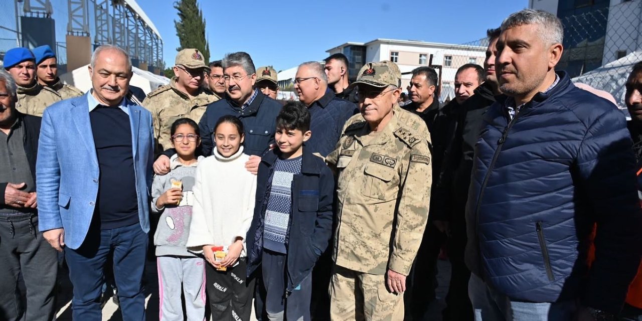 Jandarma Genel Komutanı Orgeneral Çetin, Osmaniye’de Depremzedeleri Ziyaret Etti