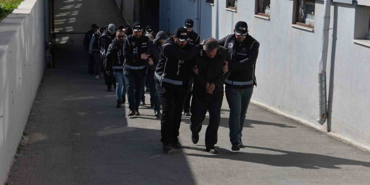 Adana’da Gözaltına Alınan 9 Müteahhit Ve Mühendisten 6’sı Tutuklandı