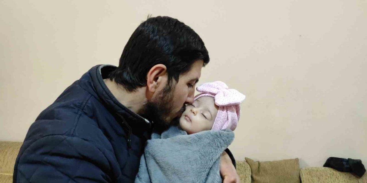 Enkazdan Kurtarılan Fatma Bebek, Şanlıurfa’daki Amcasına Teslim Edildi