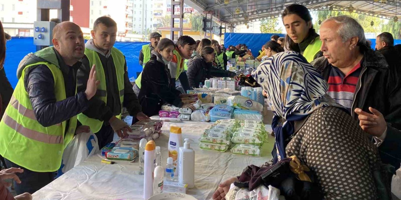 Depremzedeler İçin Gençler İlk Andan Beri Görevde