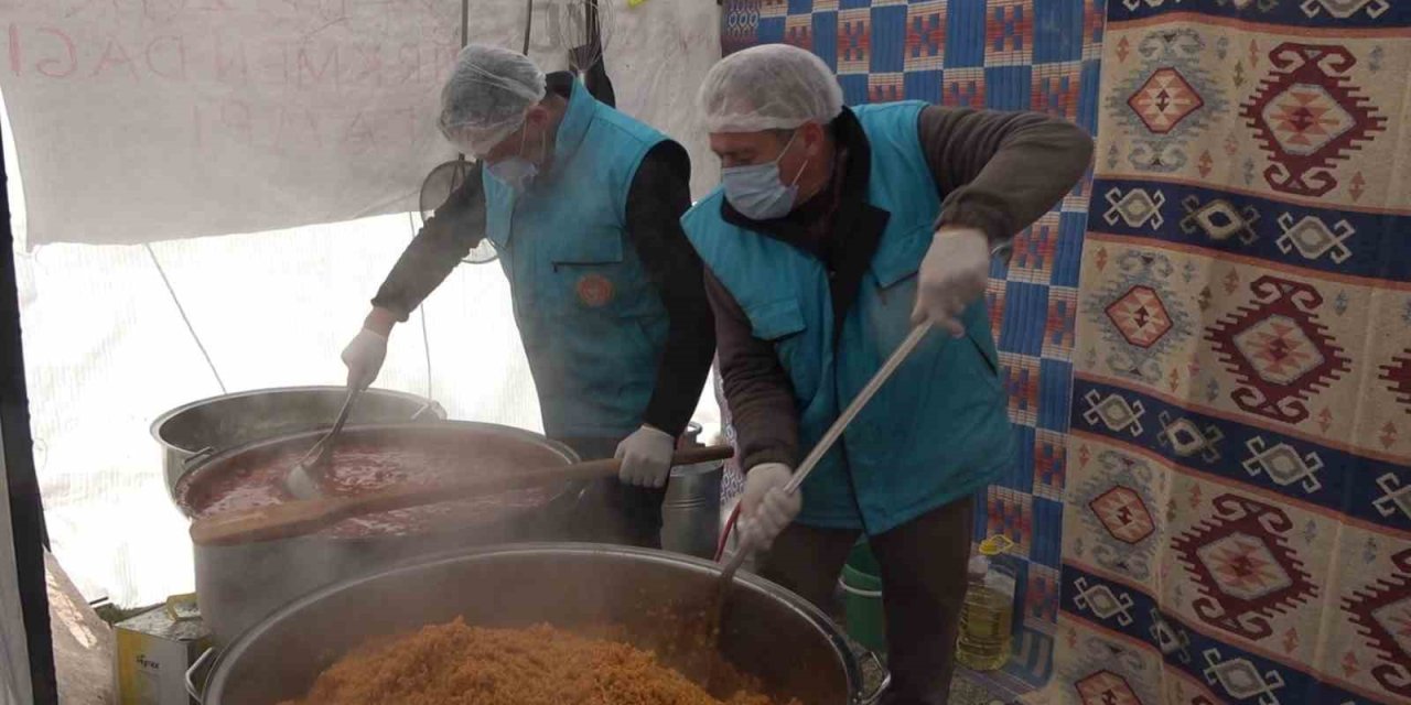 Kütahya’dan Osmaniye’deki Depremzedelere Sıcak Yemek İkramı Devam Ediyor