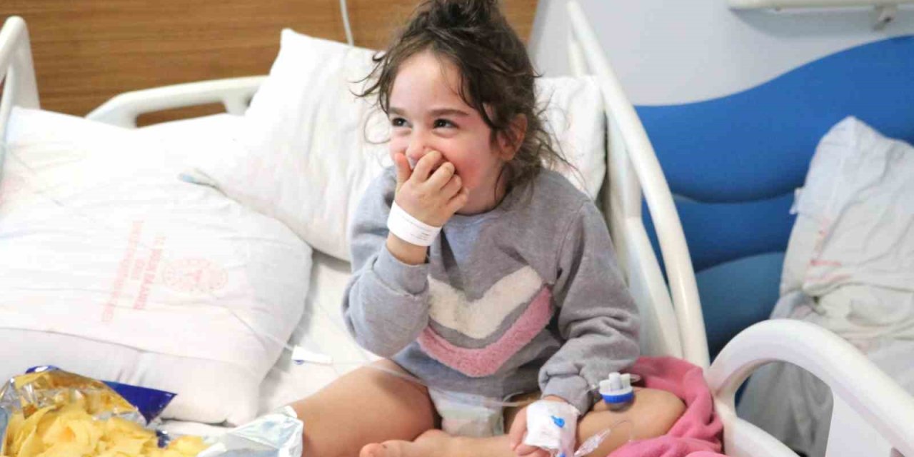 Afad’ın Kurtardığı Minik Derin, Gülüşüyle Yürekleri Isıtıyor