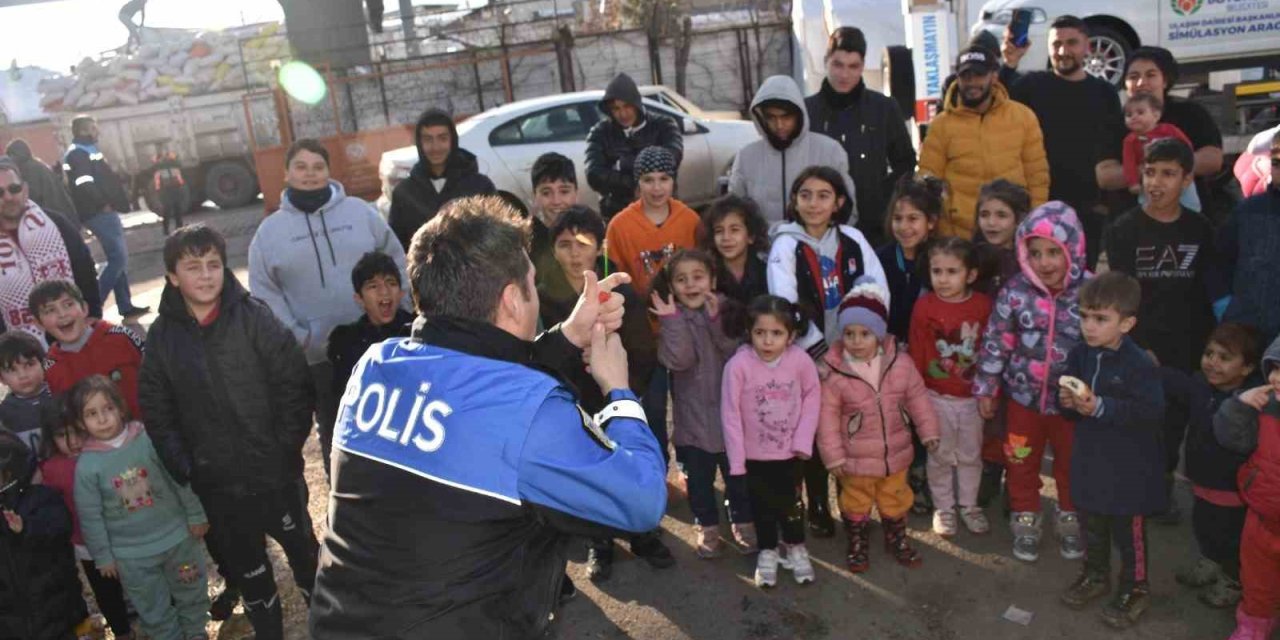 Polisten Depremzede Çocuklar İçin Etkinlik