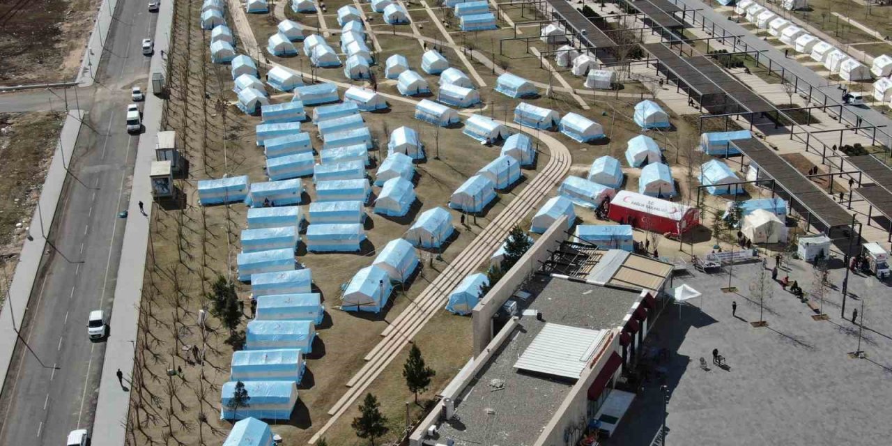 Diyarbakır’da Kurulan Çadır Kentte Yaşam Devam Ediyor
