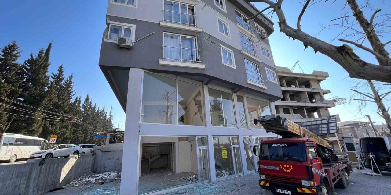 Eşyalarını Toplamak İçin Deprem Bölgesine Dönen Genç Öğretmen Korku Dolu Anları Tekrar Yaşadı