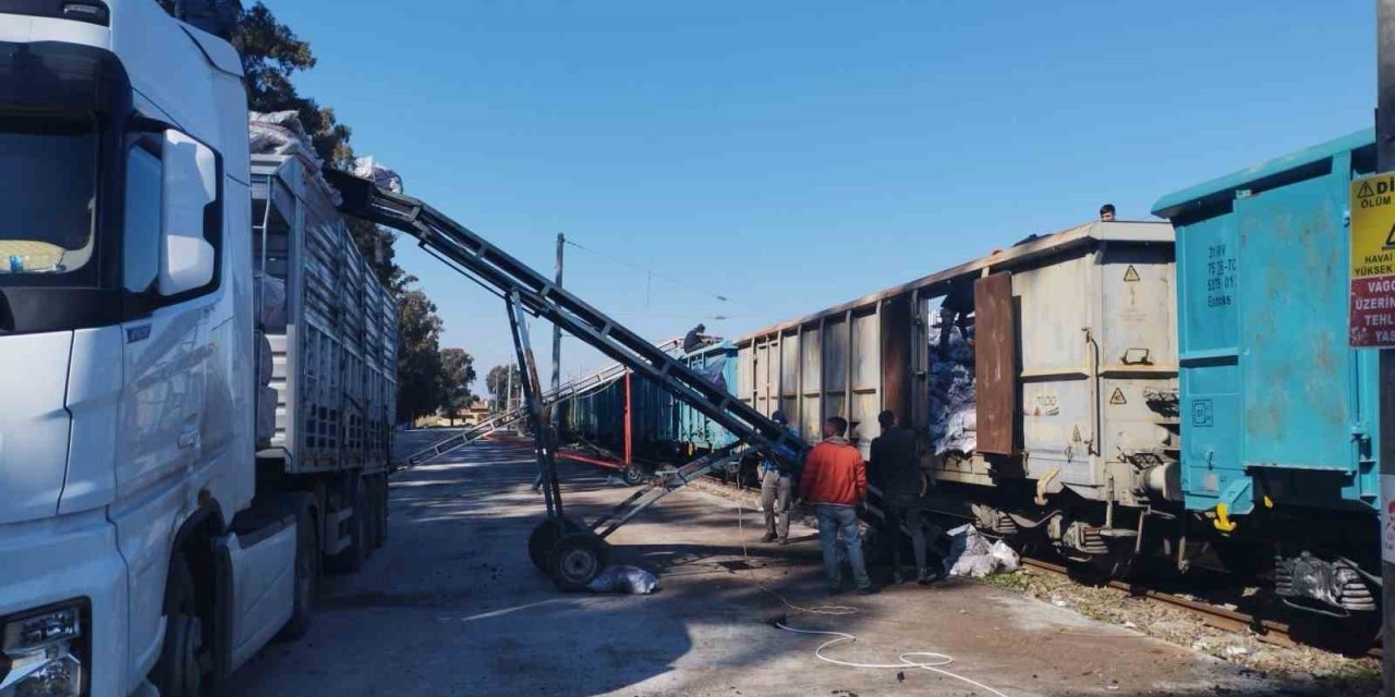 Deprem Bölgesine Kömür Sevkiyatı