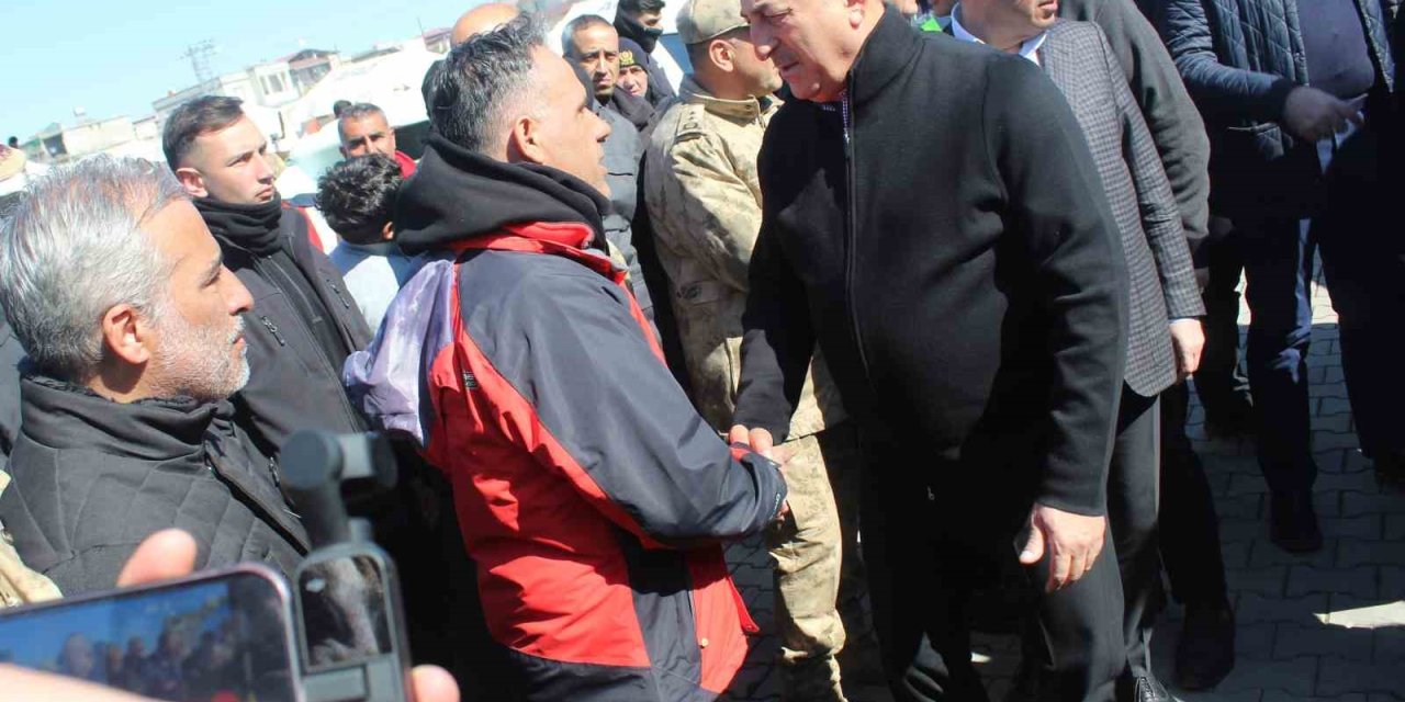 Bakan Çavuşoğlu Deprem Bölgesi Nurdağı’nda