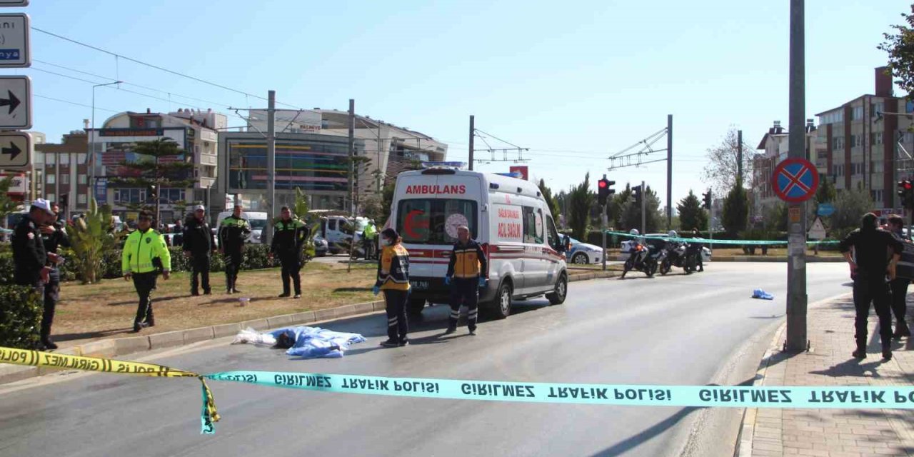 Tırın Altında Kalan Kadın Feci Şekilde Can Verdi