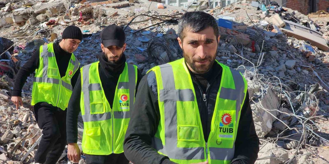 Azerbaycan’da Çekilen Fotoğrafı İle Depremin Simgesi Olan Server Beşirli: