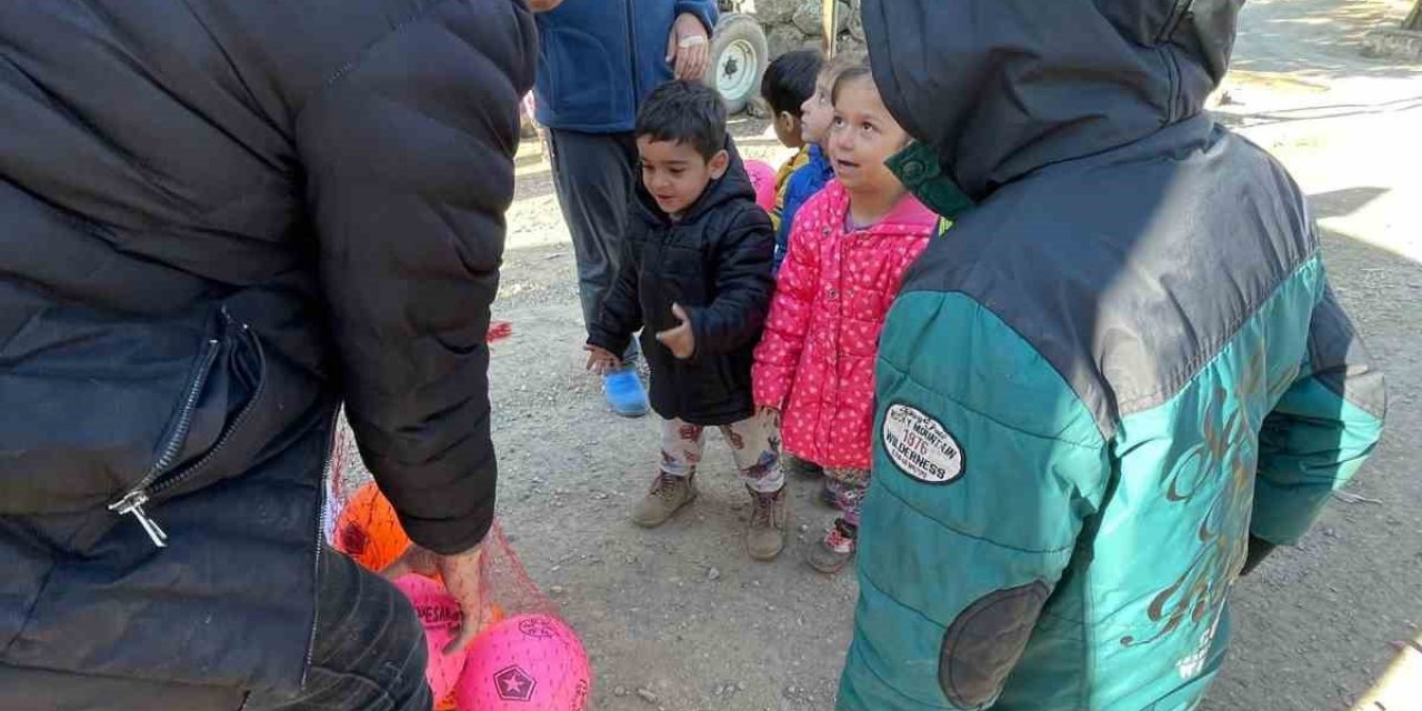 Tepebaşı Ekipleri Köylerdeki İhtiyaçları Gideriyor