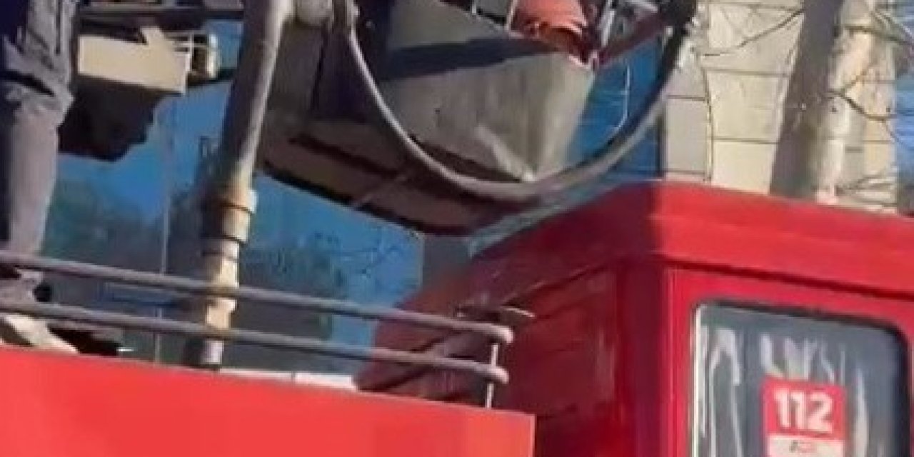 Kahramanmaraş’ta Depremde Hasar Gören Binada Mahsur Kalan Kedi Kurtarıldı