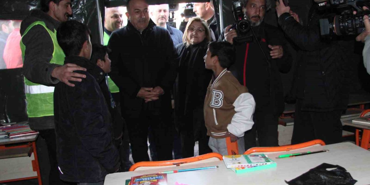 Depremzedelerden Dışişleri Bakanı Çavuşoğlu’na İlginç Talep Ve Şikayetler