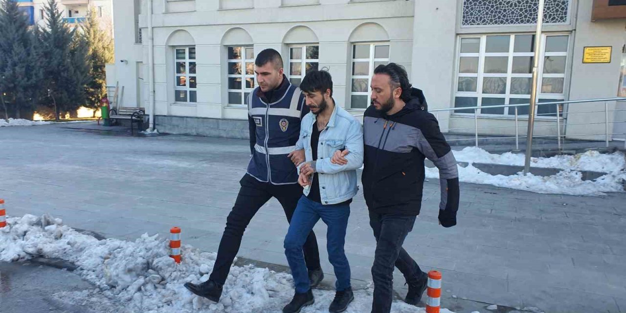 "kasten Öldürme" Suçundan Aranıyordu, Polisten Kaçamadı