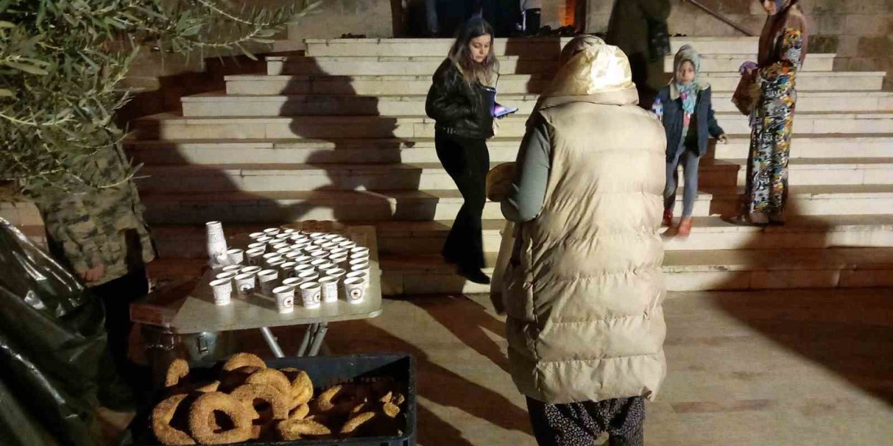 Miraç Kandili’nde Vatandaşa Kandil Simidi Dağıtıldı