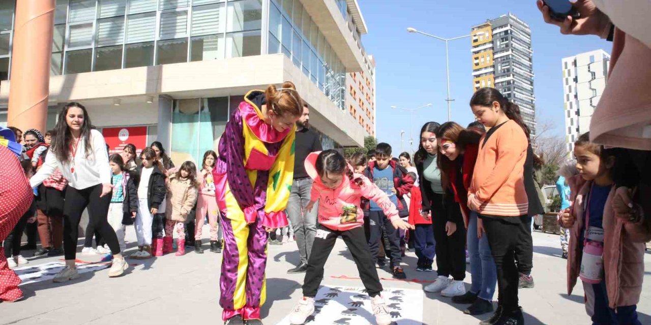 Depremzede Çocukların Psikolojisi Oyunlarla Düzeltilmeye Çalışılıyor