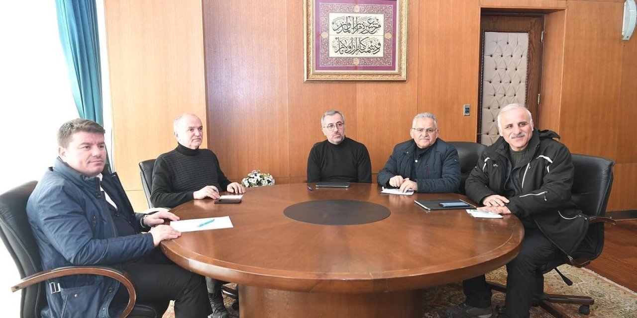 Büyükkılıç’tan, Depremin Merkez Üssünde Başkanlarla Koordinasyon Toplantısı