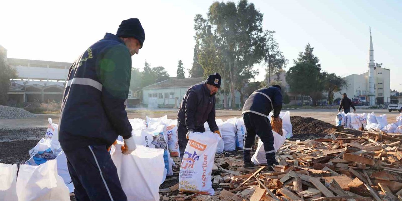 Tarsuslu Hayırseverden 2 Tır Yakacak Odun Bağışı
