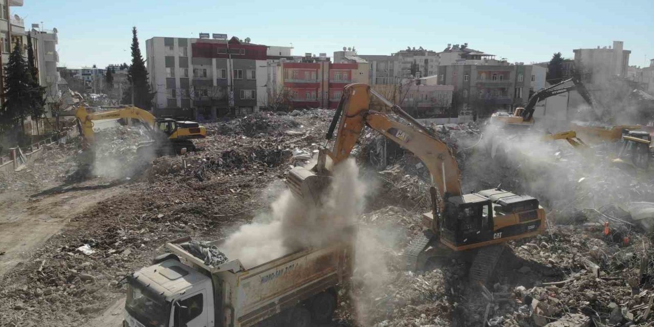 Adıyaman’da Depremin 13’üncü Günündeki Enkaz Kaldırma Çalışmaları Havadan Görüntülendi