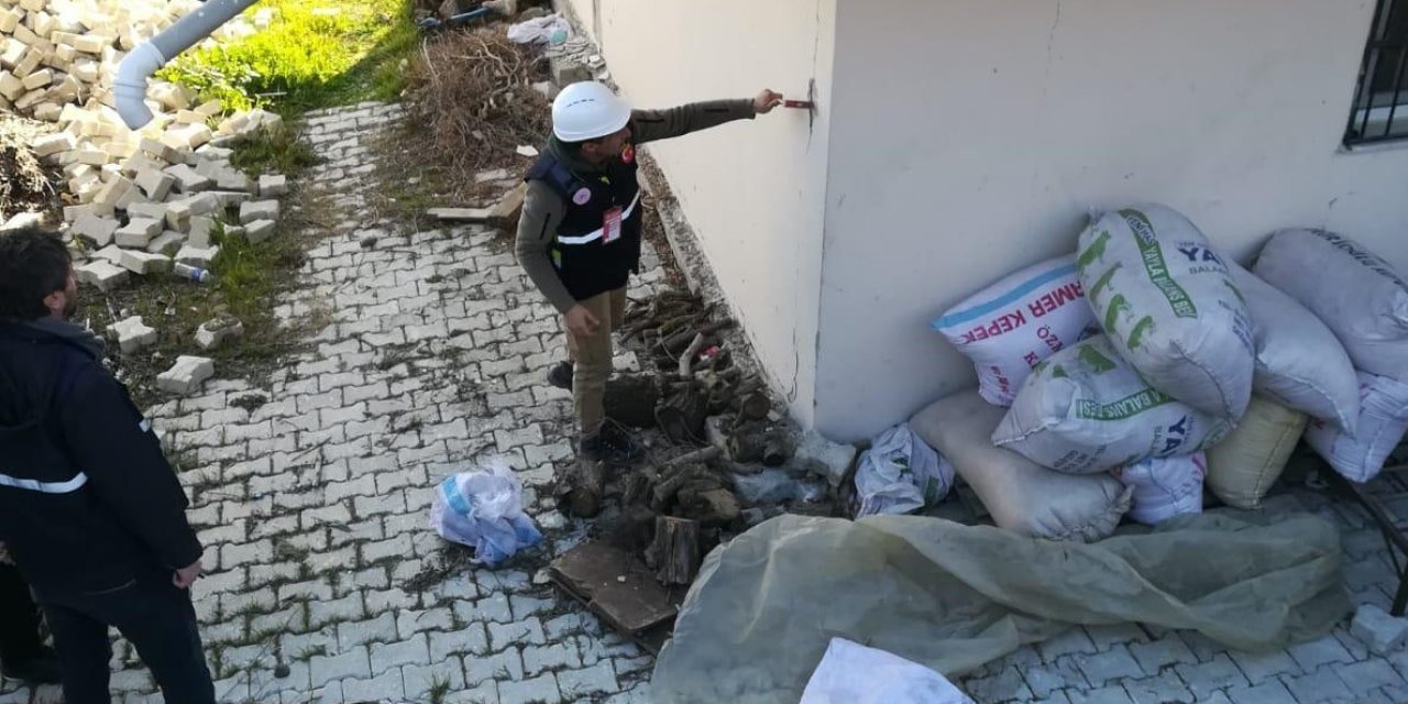 Deprem Bölgelerinde Hasar Tespit Çalışmaları Sürüyor