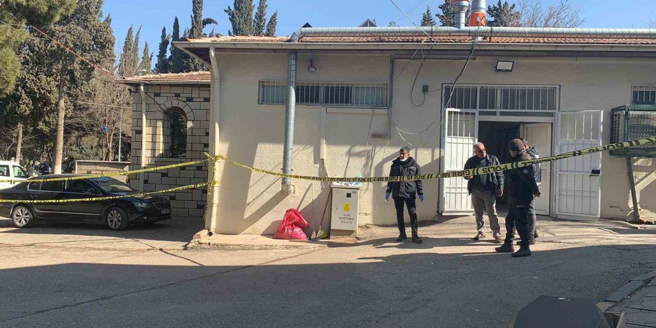 Cinnet Getiren Polis Önce Oğlunu Sonra Kendisi Vurdu