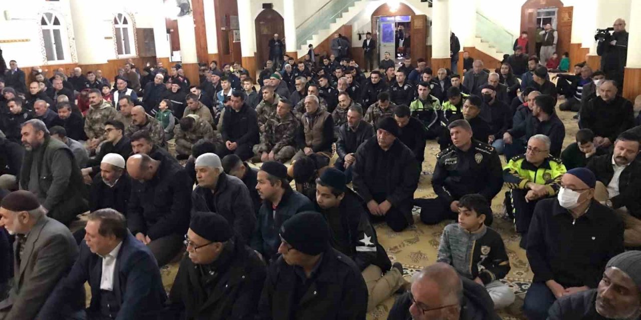 Toroslar Belediyesi Depremde Hayatını Kaybedenler İçin Mevlit Okuttu