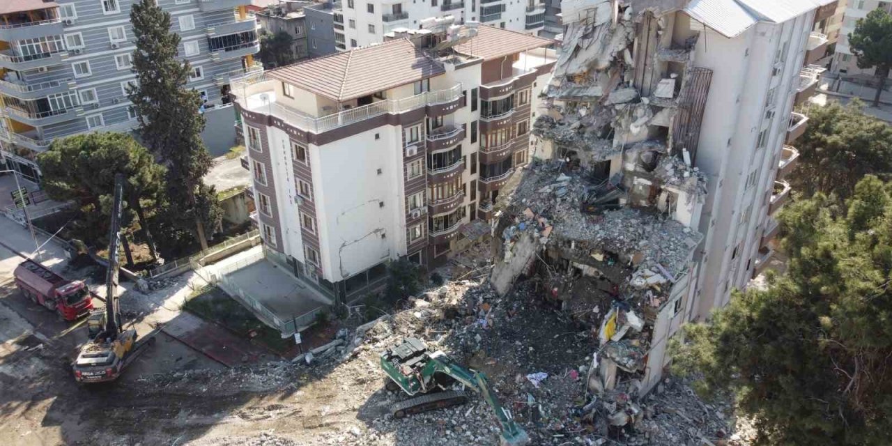 Osmaniye’de Yıkıcı Depremin İzleri Siliniyor