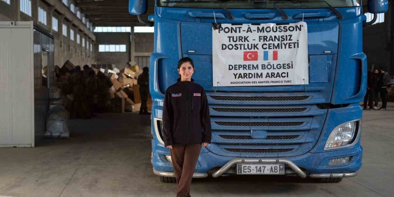 Fransa’dan Kendi Tırıyla Yardım Getiren 24 Yaşındaki Kadın Kahramanmaraş’a Ulaştı