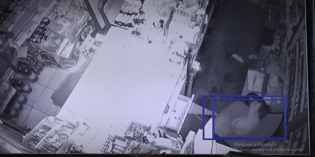 Deprem Anı Marketin Güvenlik Kamerasına Böyle Yansıdı