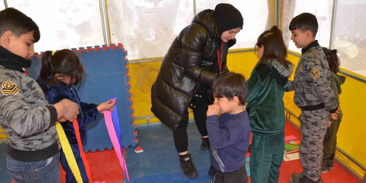 Gönüllü Öğretmenler Depremzedeler İçin Seferber Oldu