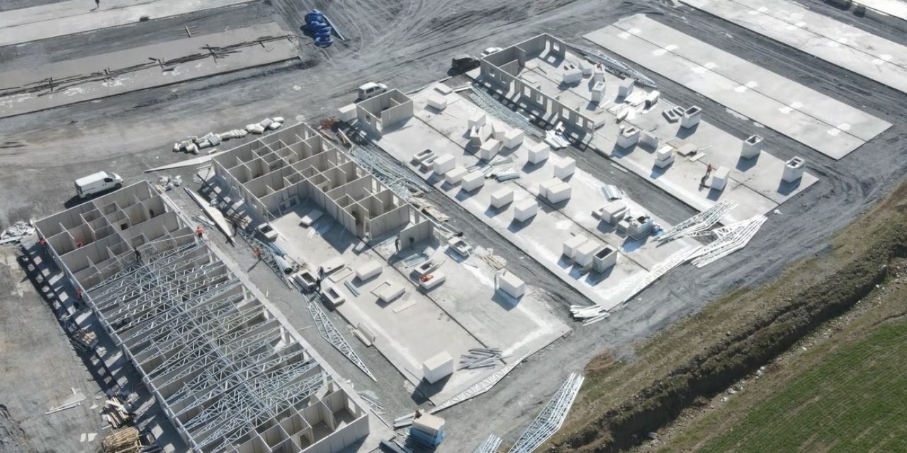 Nurdağı’nda Konteyner Kent Ve Prefabrik Ev Çalışmaları Devam Ediyor