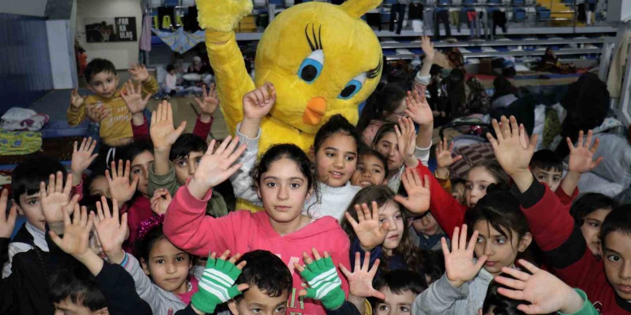 Depremzede ’fenomen Civciv’, Çocukların Neşe Kaynağı Oluyor