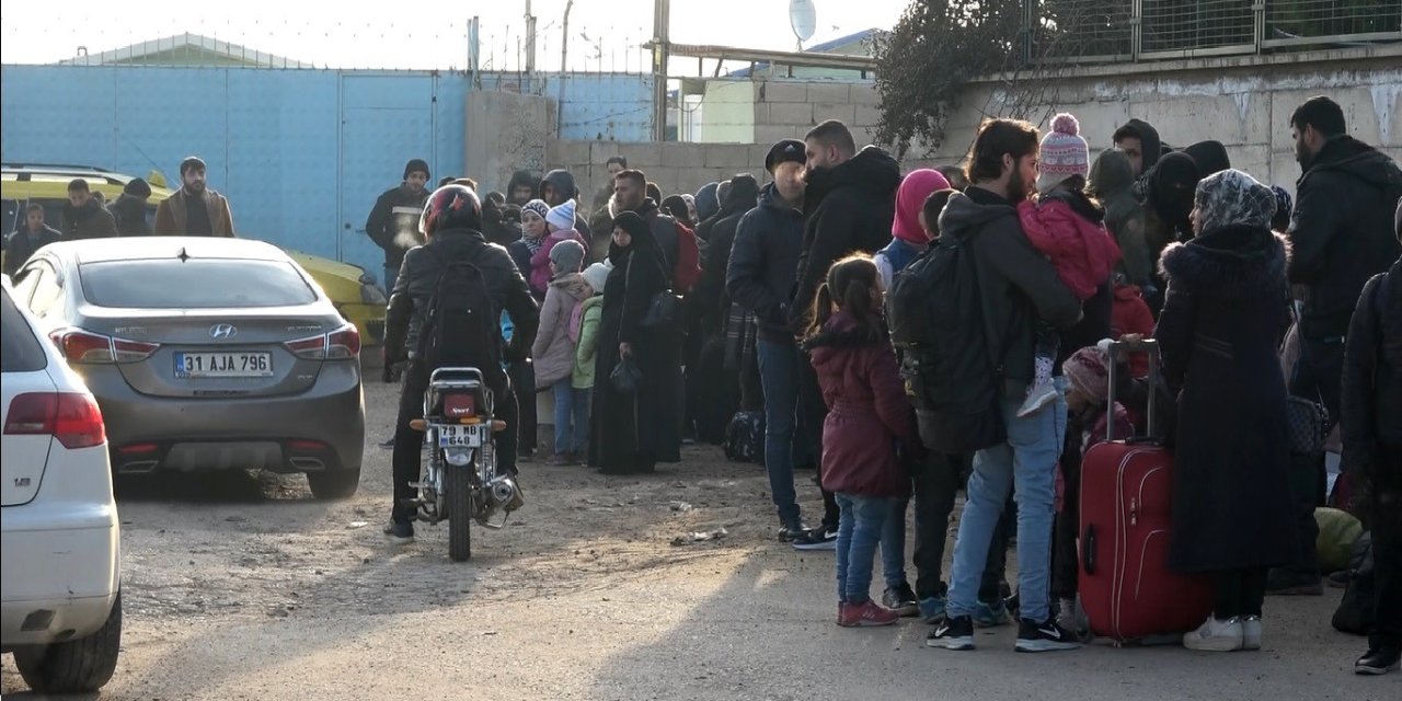 Depremlerden Dolayı Suriyeliler Ülkelerine Dönüyor