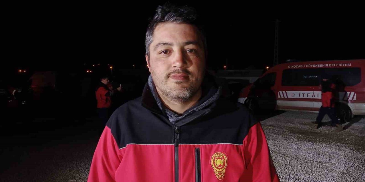 Enkazdan Çıktı, İtfaiyeci Olup Enkaza Koştu