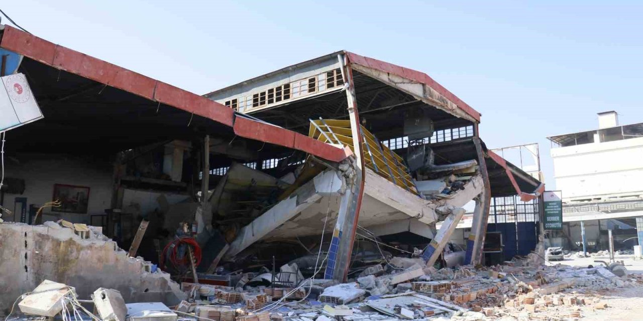 Antakya’da Depremde Sanayi Sitesi De Yerle Bir Oldu