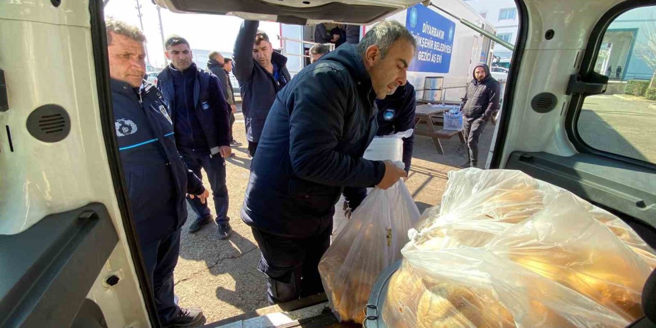 Bağlar Belediyesi Nakliyeden, Yemek Hizmetine Kadar Depremzedelerin Yanında