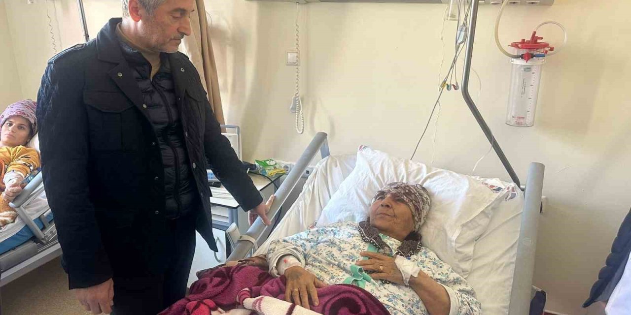 Tahmazoğlu Yaralı Depremzedeleri Hastanede Ziyaret Etti