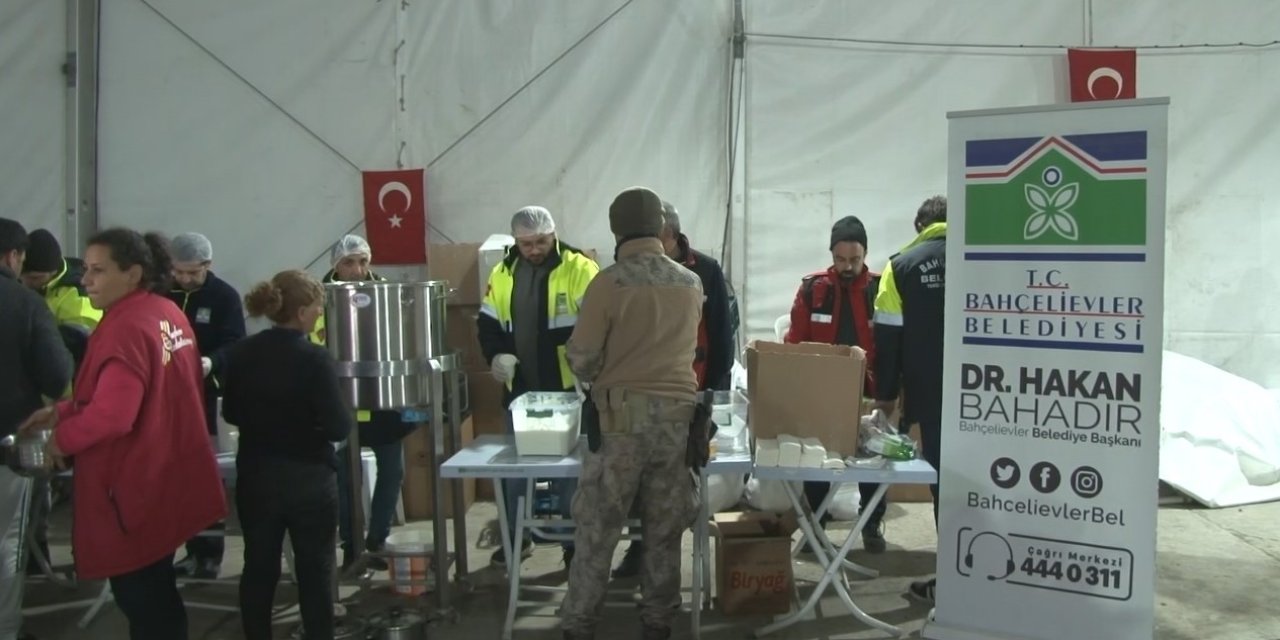 Bahçelievler Belediyesi Hatay’da Aşevi Çadırı Kurdu