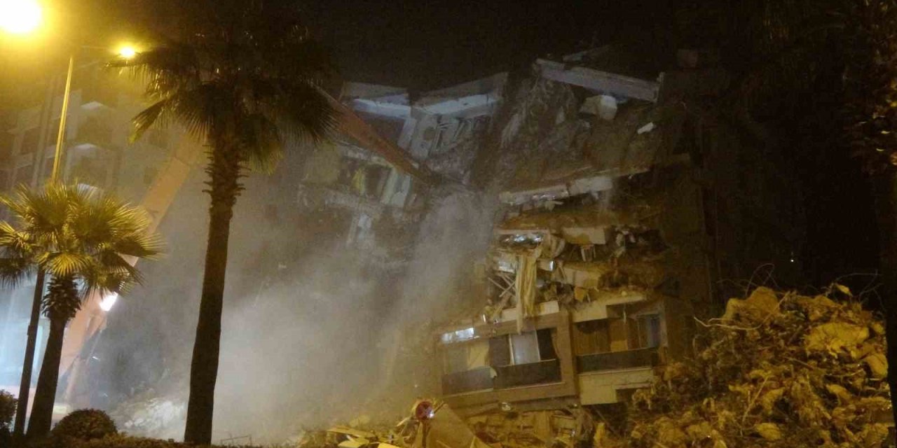 Hatay’da Arama-kurtarma Çalışmaları Tamamlanan Binalar Birer Birer Yıkılıyor